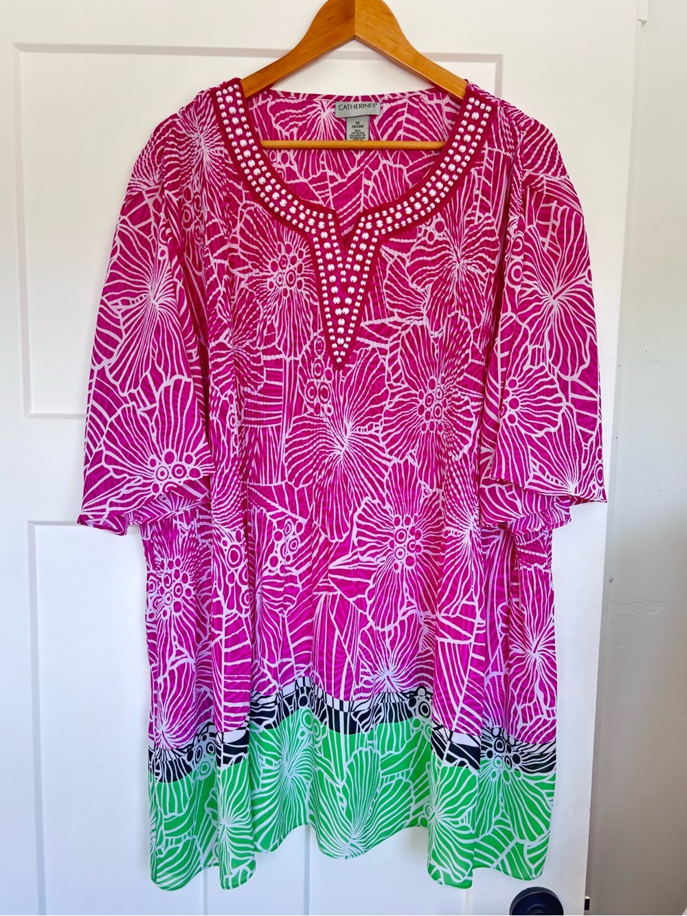 Catherines Pink Floral hawaiian resort wear Short Sleeve Beaded V-Neck Top Sz 3X